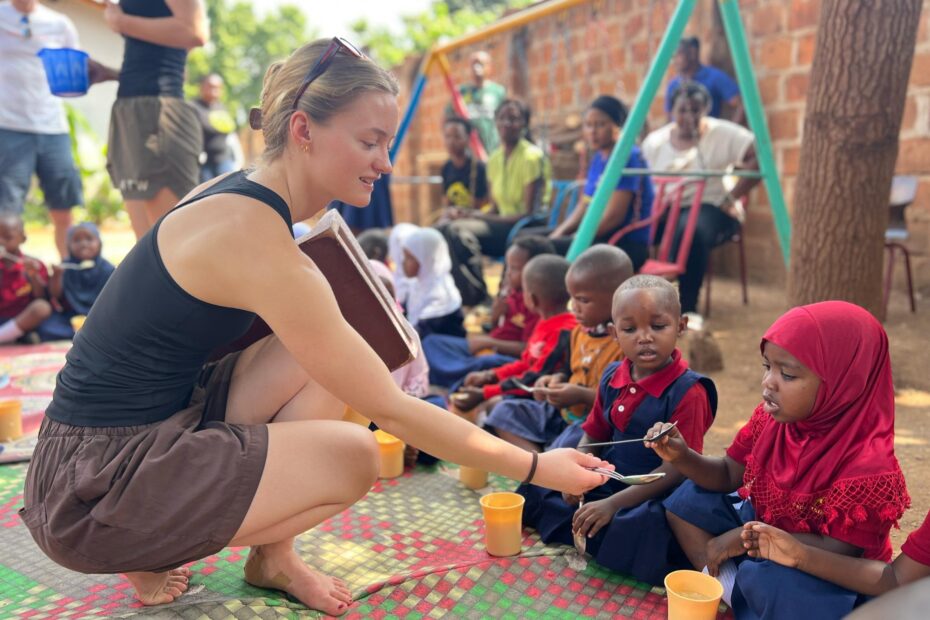Discover the best volunteer opportunities in Africa for students, professionals, and retirees. Explore programs in Tanzania, Ghana, South Africa, and beyond.
